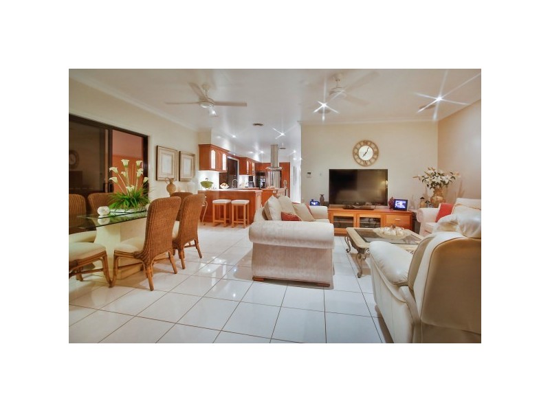 83 Cay Street, Saunders Beach QLD 4818