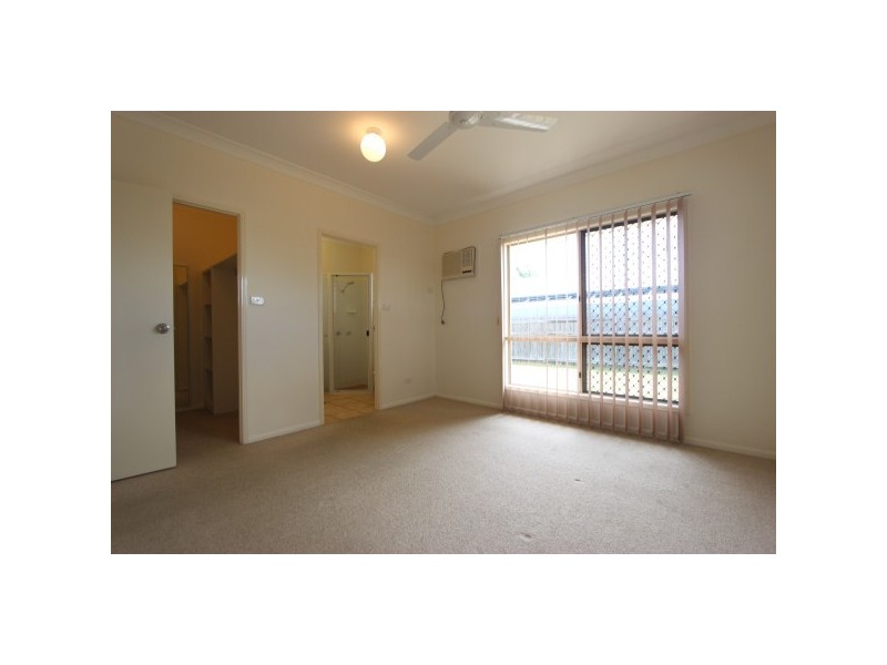 40 Young Circuit, Kirwan QLD 4817