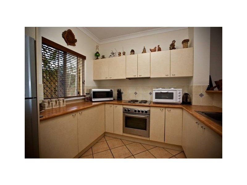 2/24-28 Martinez Avenue, West End QLD 4810