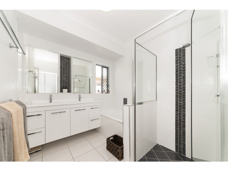 8 Sillago Street, Burdell QLD 4818