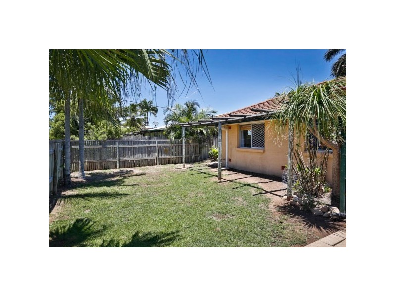 3 Davies Street, Mount Louisa QLD 4814