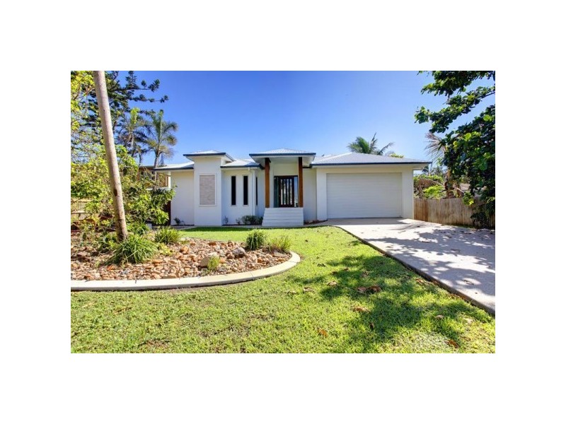 10 Reef Street, Saunders Beach QLD 4818