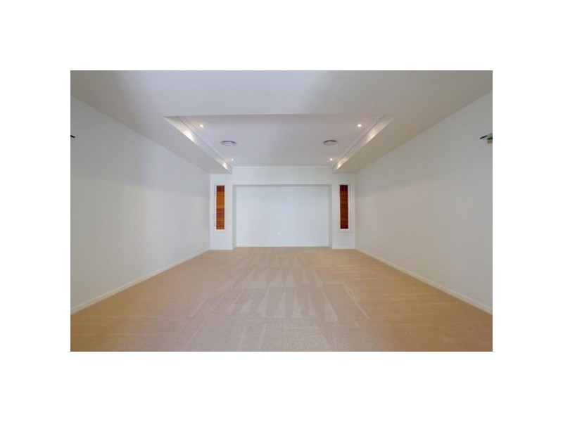 10 Reef Street, Saunders Beach QLD 4818