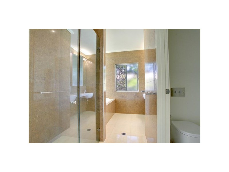 10 Reef Street, Saunders Beach QLD 4818