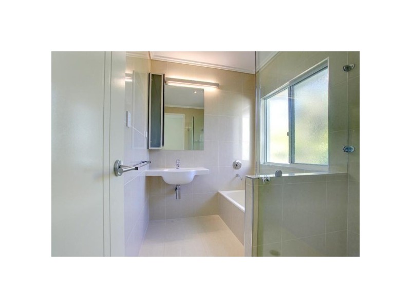 10 Reef Street, Saunders Beach QLD 4818