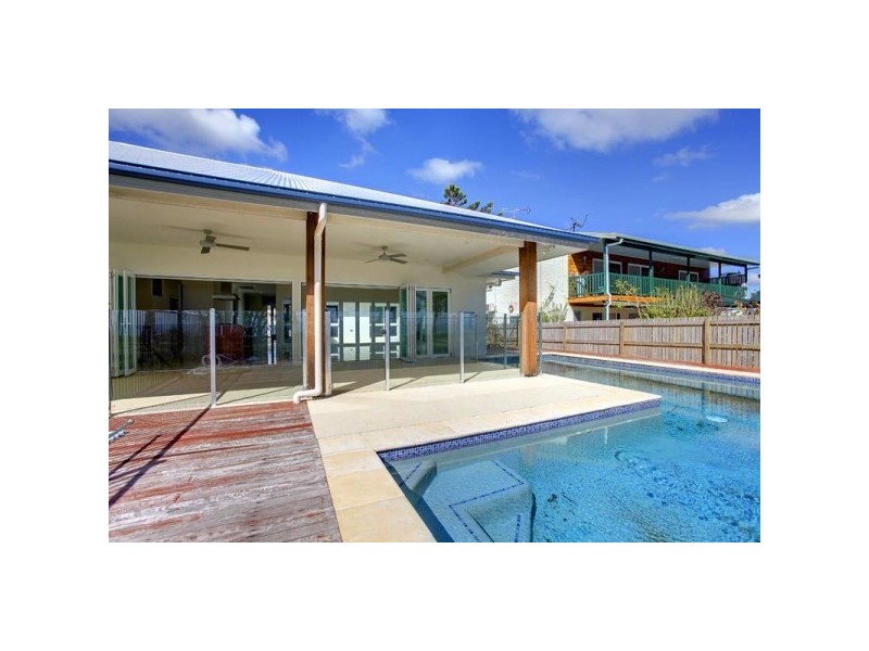 10 Reef Street, Saunders Beach QLD 4818