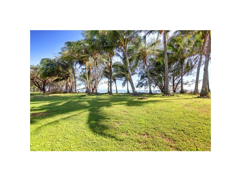 10 Reef Street, Saunders Beach QLD 4818