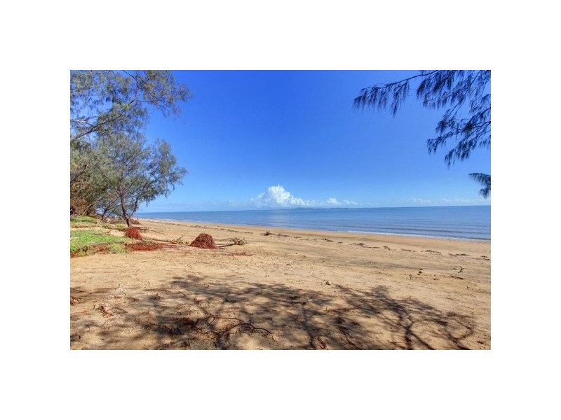 10 Reef Street, Saunders Beach QLD 4818