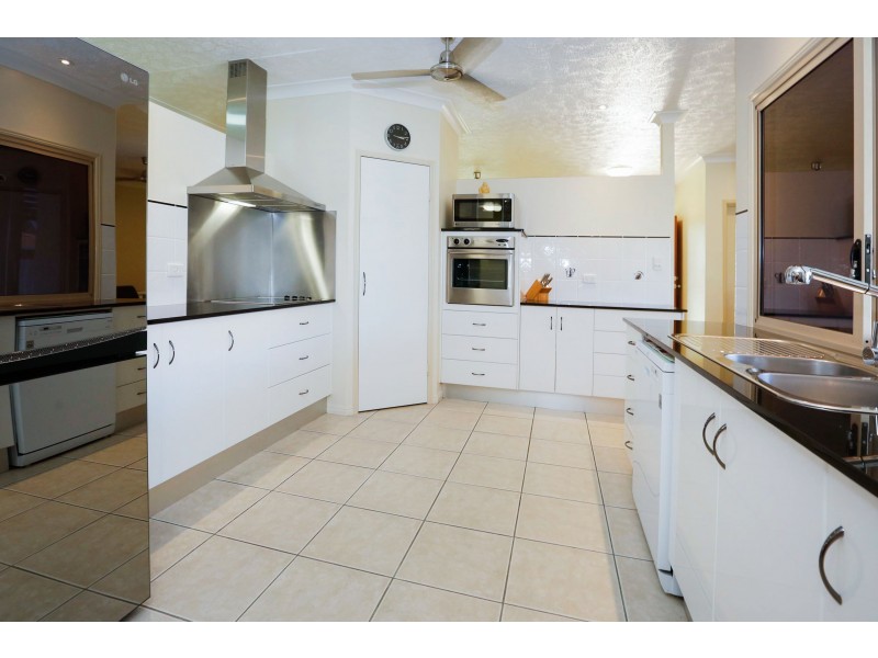 15 Lakeshore Circuit, Idalia QLD 4811