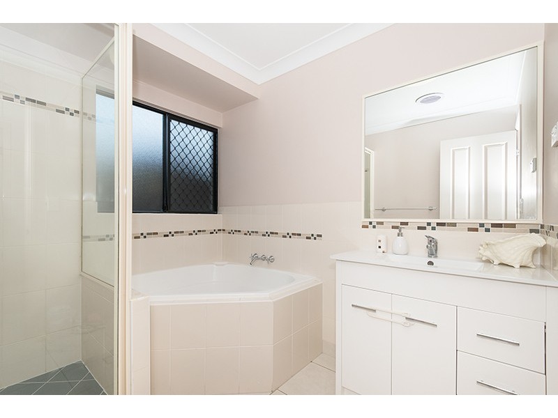 20 Waterfront Parade, Idalia QLD 4811