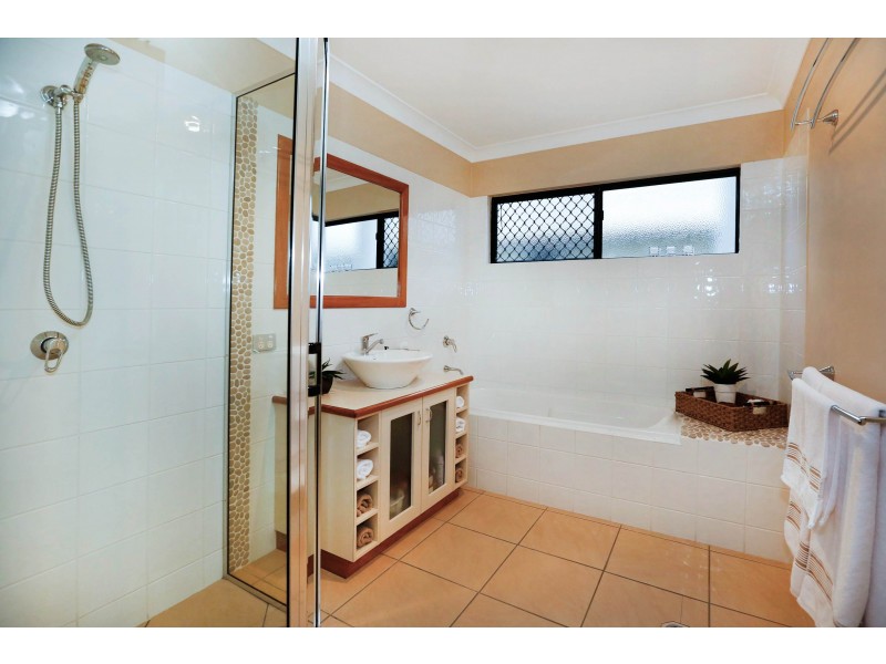 54 Lakeshore Circuit, Idalia QLD 4811