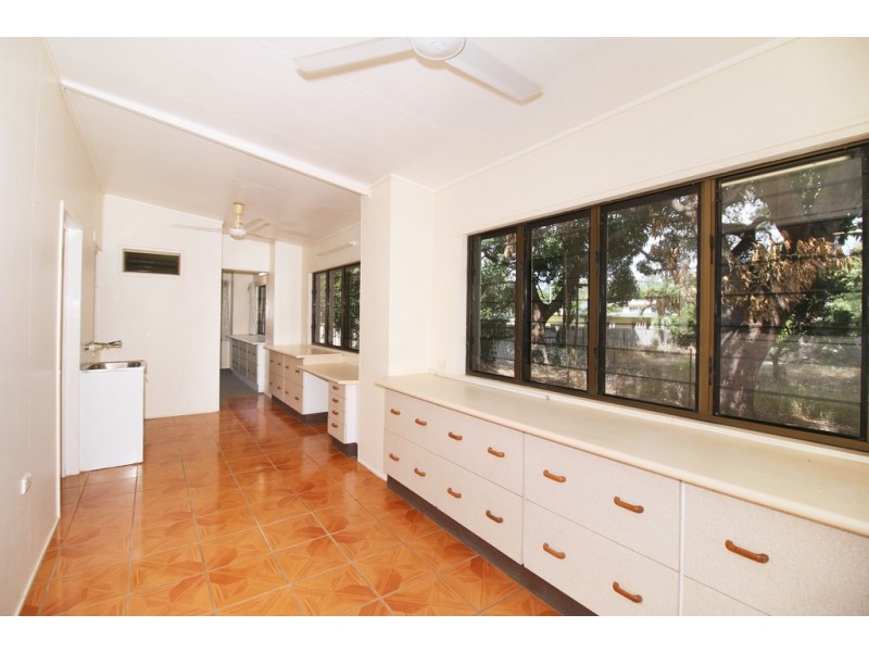 15 Coral Street, Saunders Beach QLD 4818