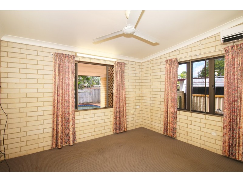 15 Coral Street, Saunders Beach QLD 4818