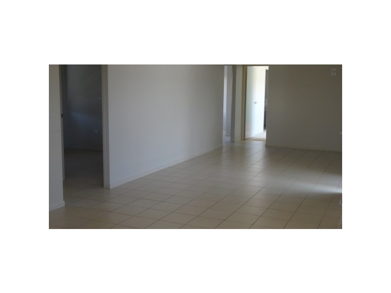 25 Limerick Way, Mount Low QLD 4818