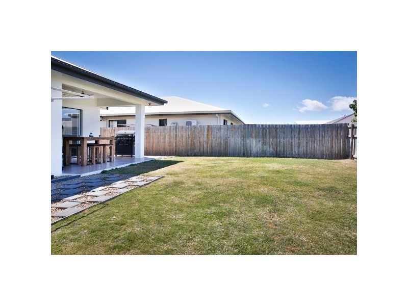 32 Brush Cherry Street, Mount Low QLD 4818