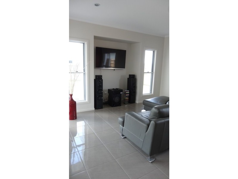 32 Brush Cherry Street, Mount Low QLD 4818