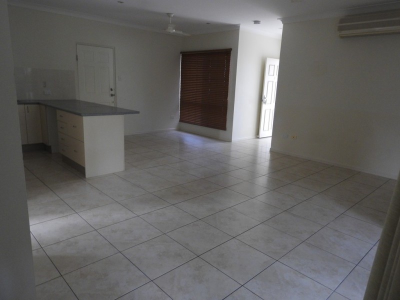 2/30 Derby Street, Pimlico QLD 4812