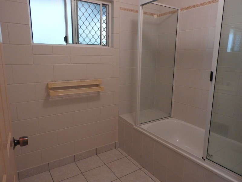 8 Chester Court, Kelso QLD 4815