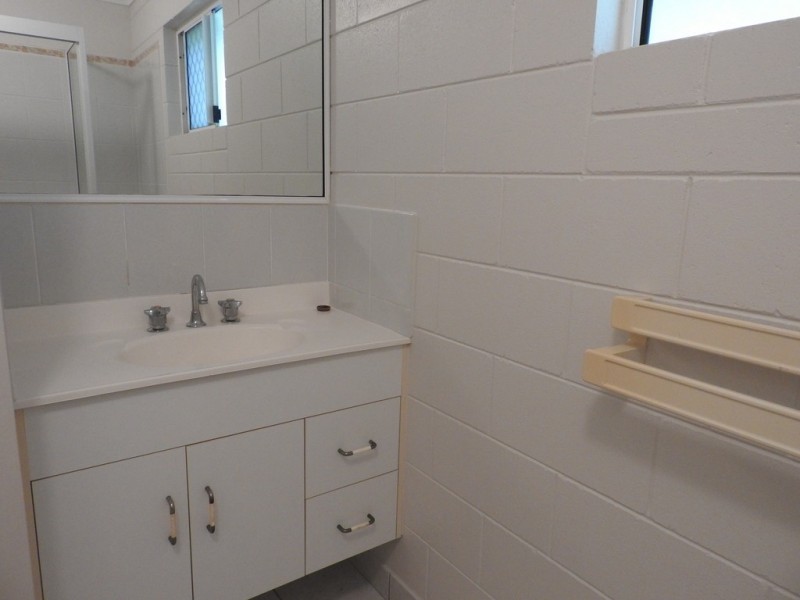 8 Chester Court, Kelso QLD 4815