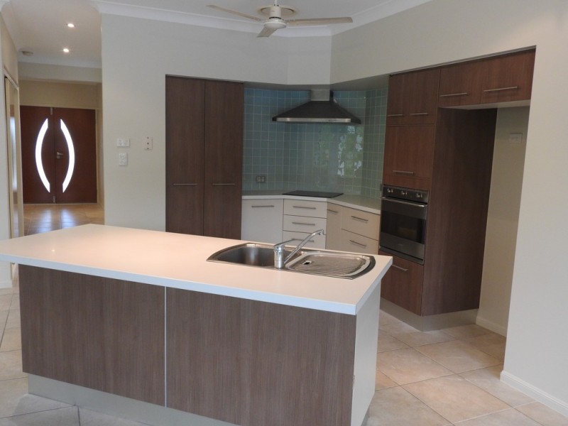 39 Hasty Street, Mount Louisa QLD 4814