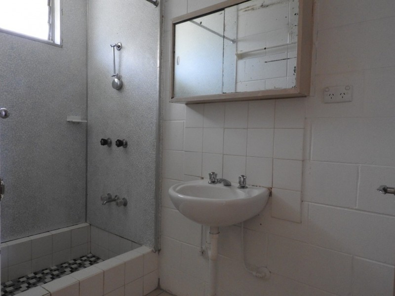 1/2 Ives Street, Kirwan QLD 4817