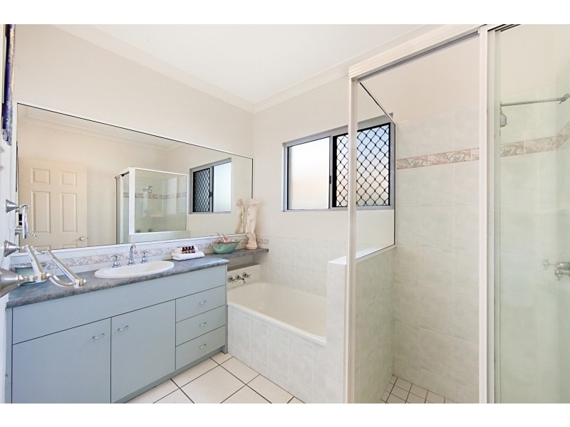 38-40 Martinez Avenue, West End QLD 4810