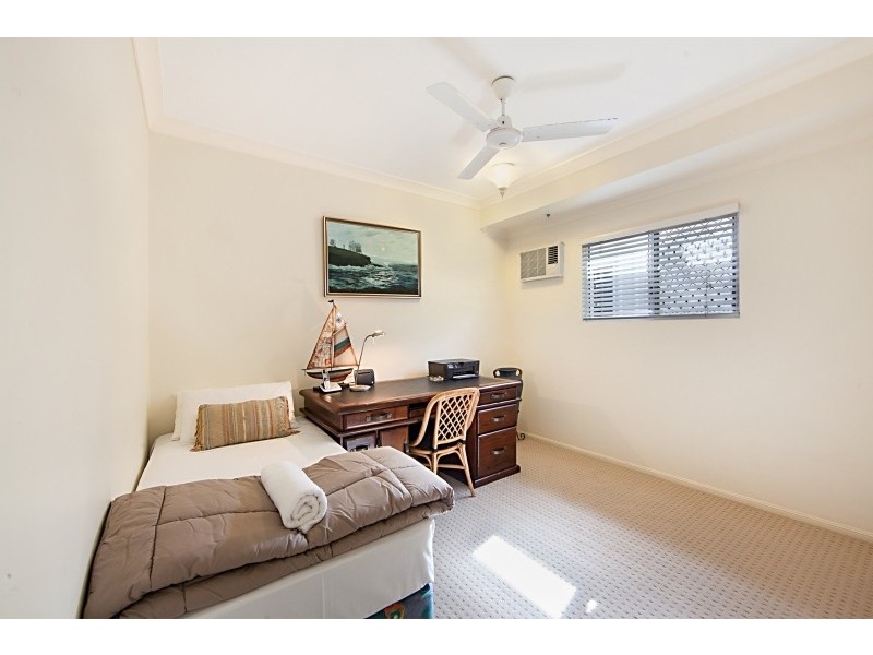 38-40 Martinez Avenue, West End QLD 4810