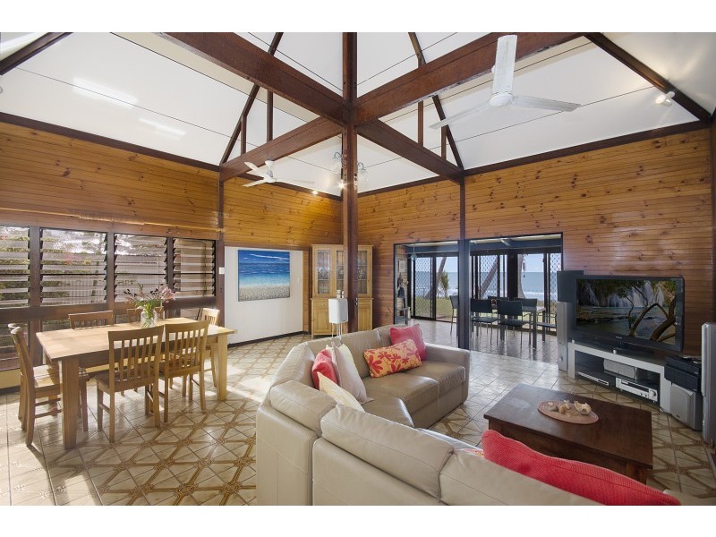 28 Reef Street, Saunders Beach QLD 4818
