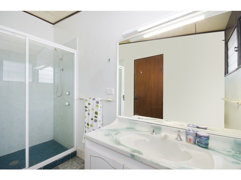 28 Reef Street, Saunders Beach QLD 4818