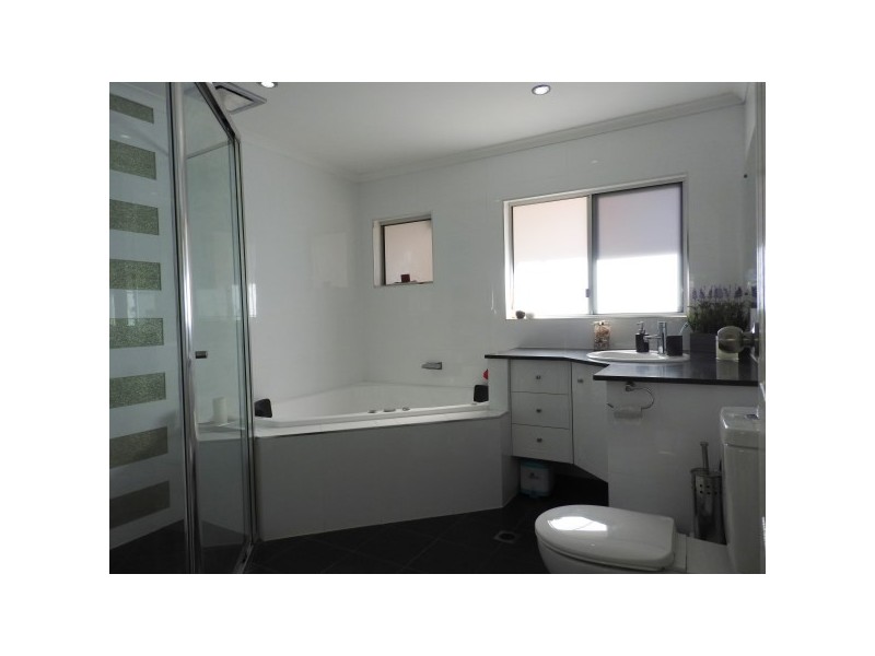 18 Samantha Street, Kelso QLD 4815