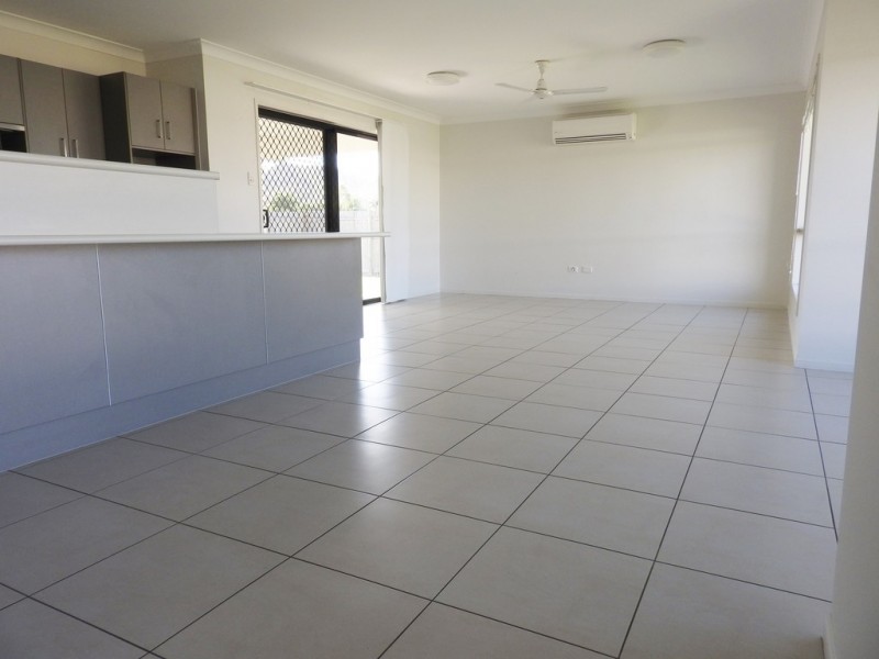 30 Heather Avenue, Rasmussen QLD 4815