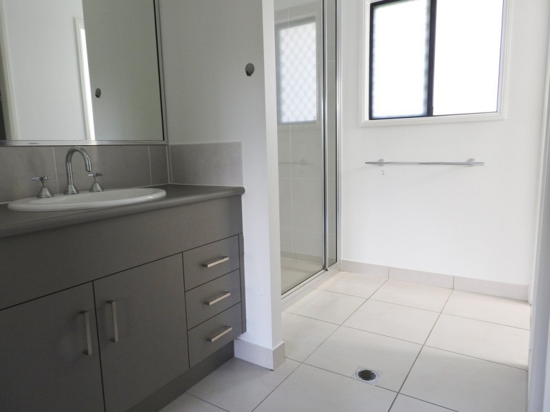 30 Heather Avenue, Rasmussen QLD 4815