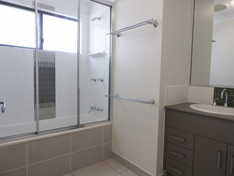 30 Heather Avenue, Rasmussen QLD 4815