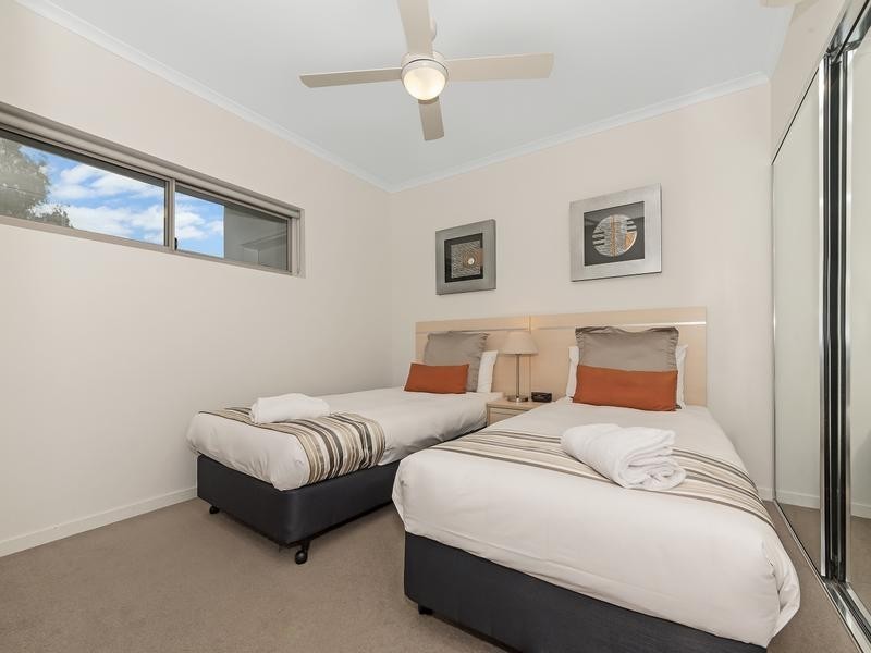 2/1B Sporting Drive, Thuringowa Central QLD 4817