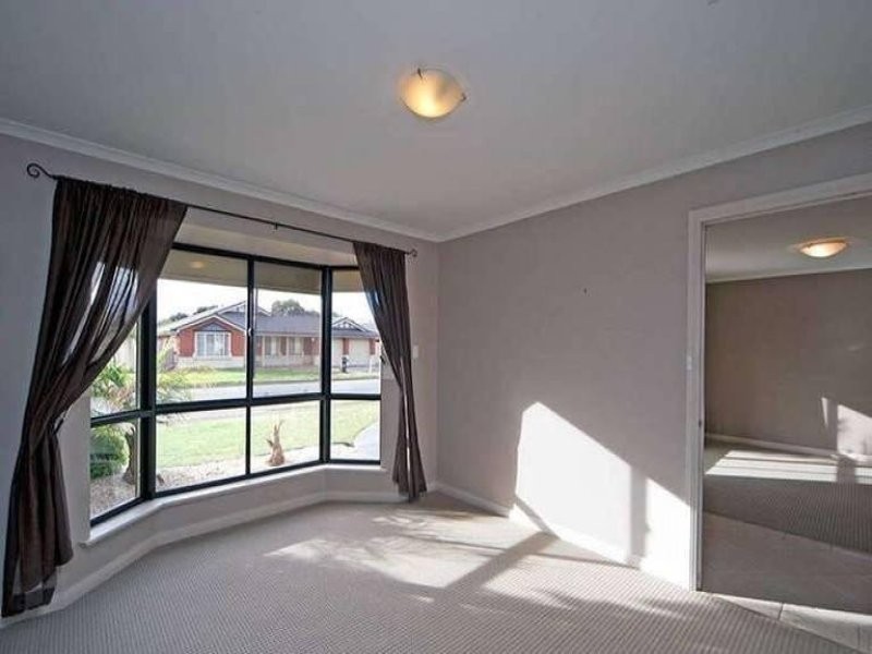 10 Castle Drive, Burton SA 5110