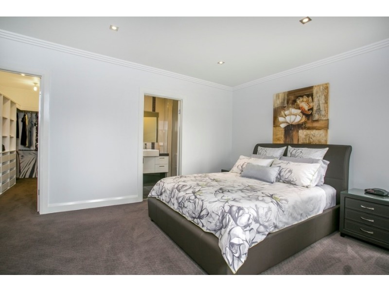 3a Morris St, Valley View SA 5093