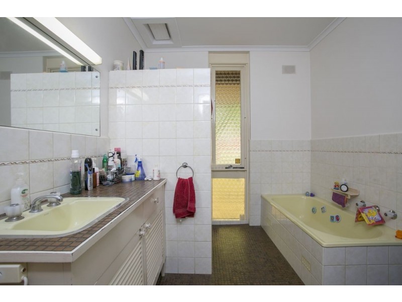 5 Honeysuckle Drive, Hope Valley SA 5090