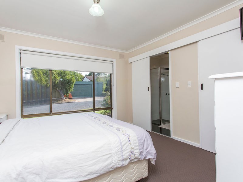 1 Tarni Street, Fairview Park SA 5126