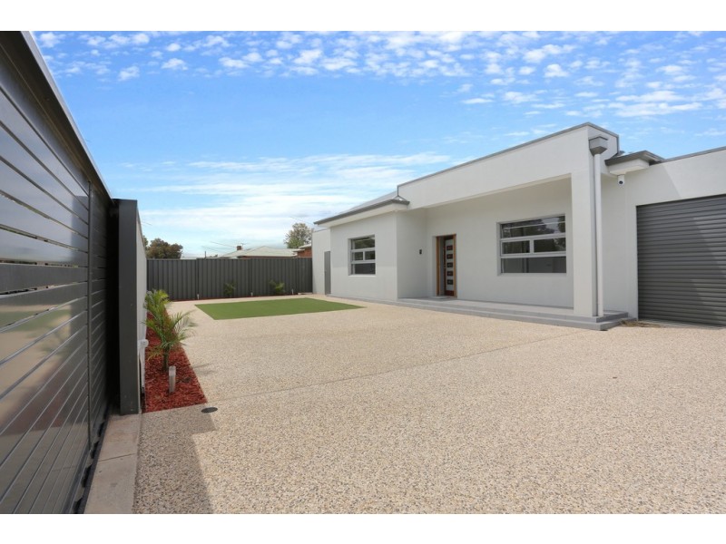 33 Fourth Ave, Woodville Gardens SA 5012