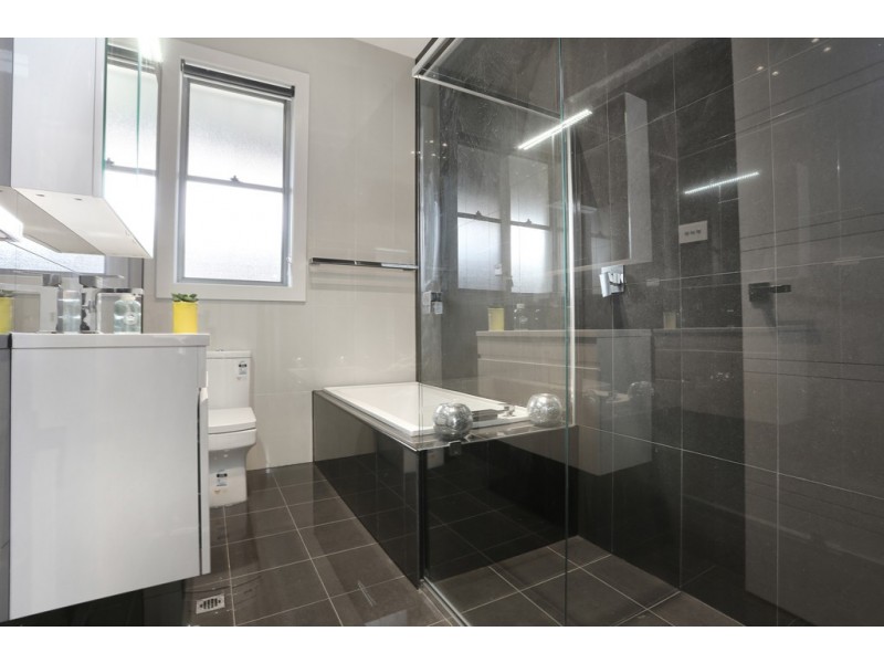 33 Fourth Ave, Woodville Gardens SA 5012