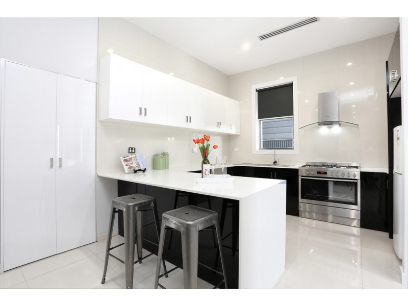 33 Fourth Ave, Woodville Gardens SA 5012