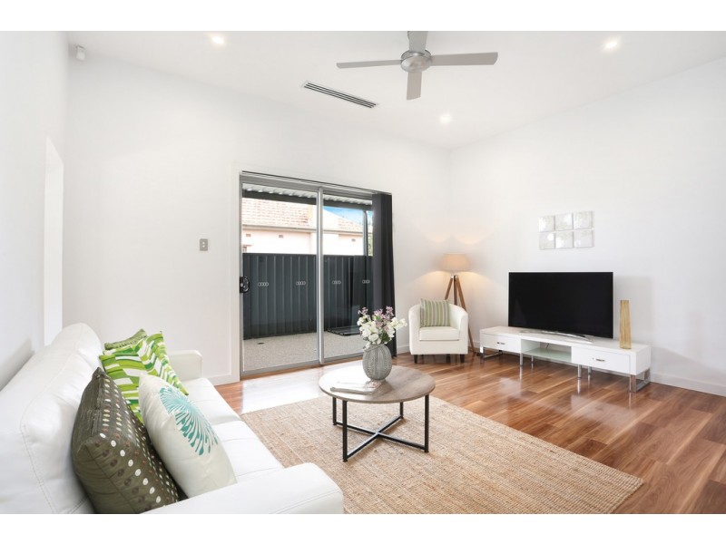 33 Fourth Ave, Woodville Gardens SA 5012