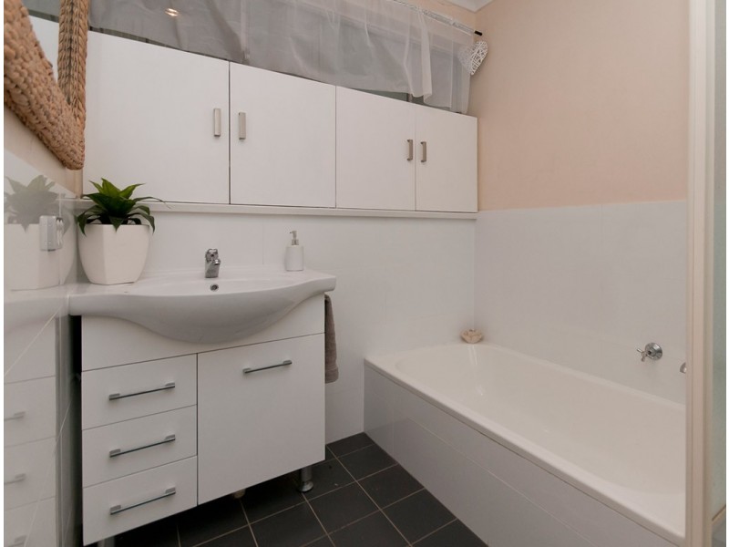 5 Walnut Ave, Parafield Gardens SA 5107