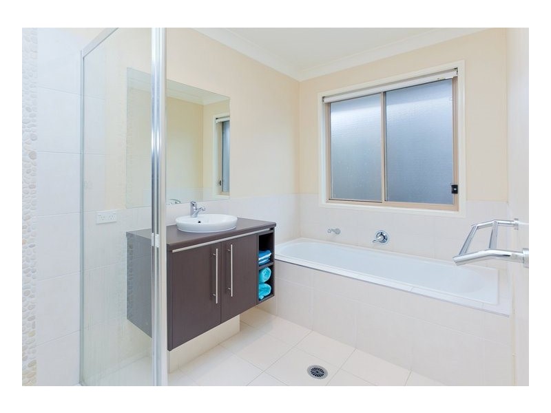 1 Coolibah Close, Springfield Lakes QLD 4300