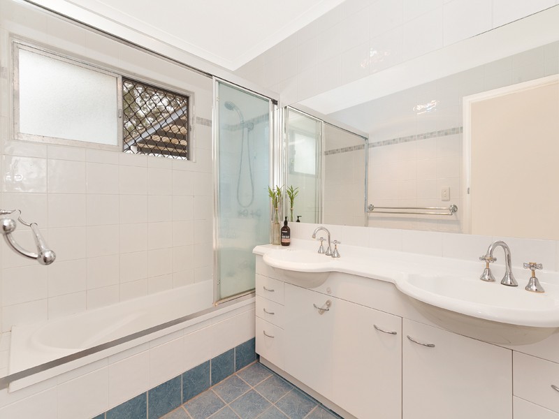 54 Lomatia Street, Everton Hills QLD 4053