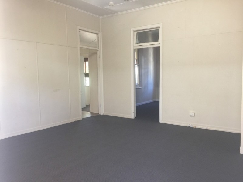 4B Barrett Street, East Ipswich QLD 4305