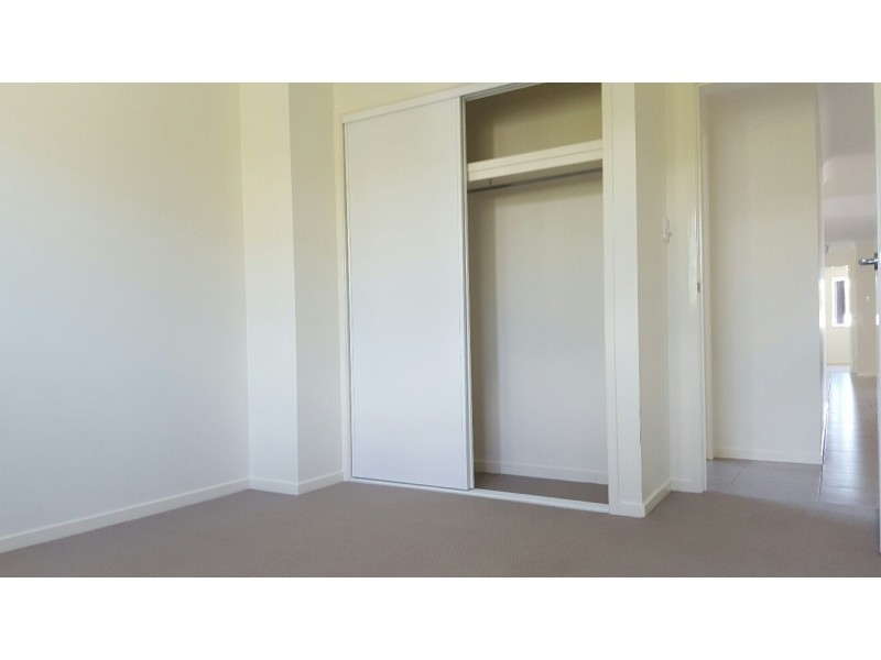 5 Morris Crescent, Bellbird Park QLD 4300