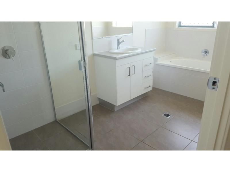 5 Morris Crescent, Bellbird Park QLD 4300