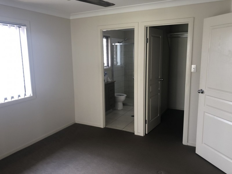 11 Barber Street, Springfield Lakes QLD 4300