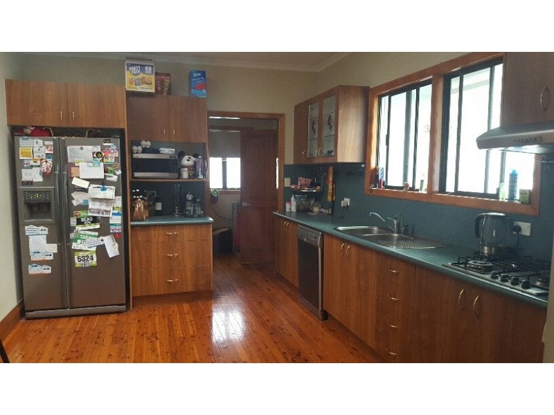 103 Blackstone Road, Silkstone QLD 4304